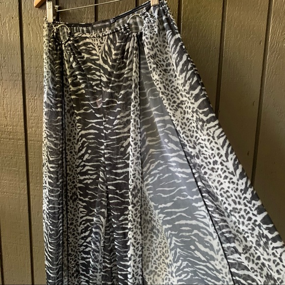 PrettyLittleThing Plus Size Black Animal Print Cover Up Pants - Picture 1 of 8